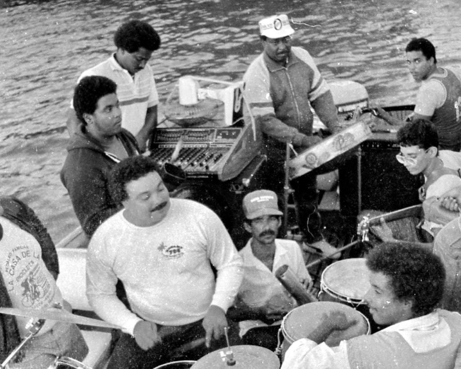 Los Isleños on a boat. Pictured are Jorge (Papo) Munet, on drums; Julio (Wiki) Munet; Luis Ayala; Víctor (Cucuíto) Félix; José Antonio (Toño) Munet; Rubén Rosario; Rubén Munet, playing the congas; and, in the center, Junior Rivera, playing the güiro.