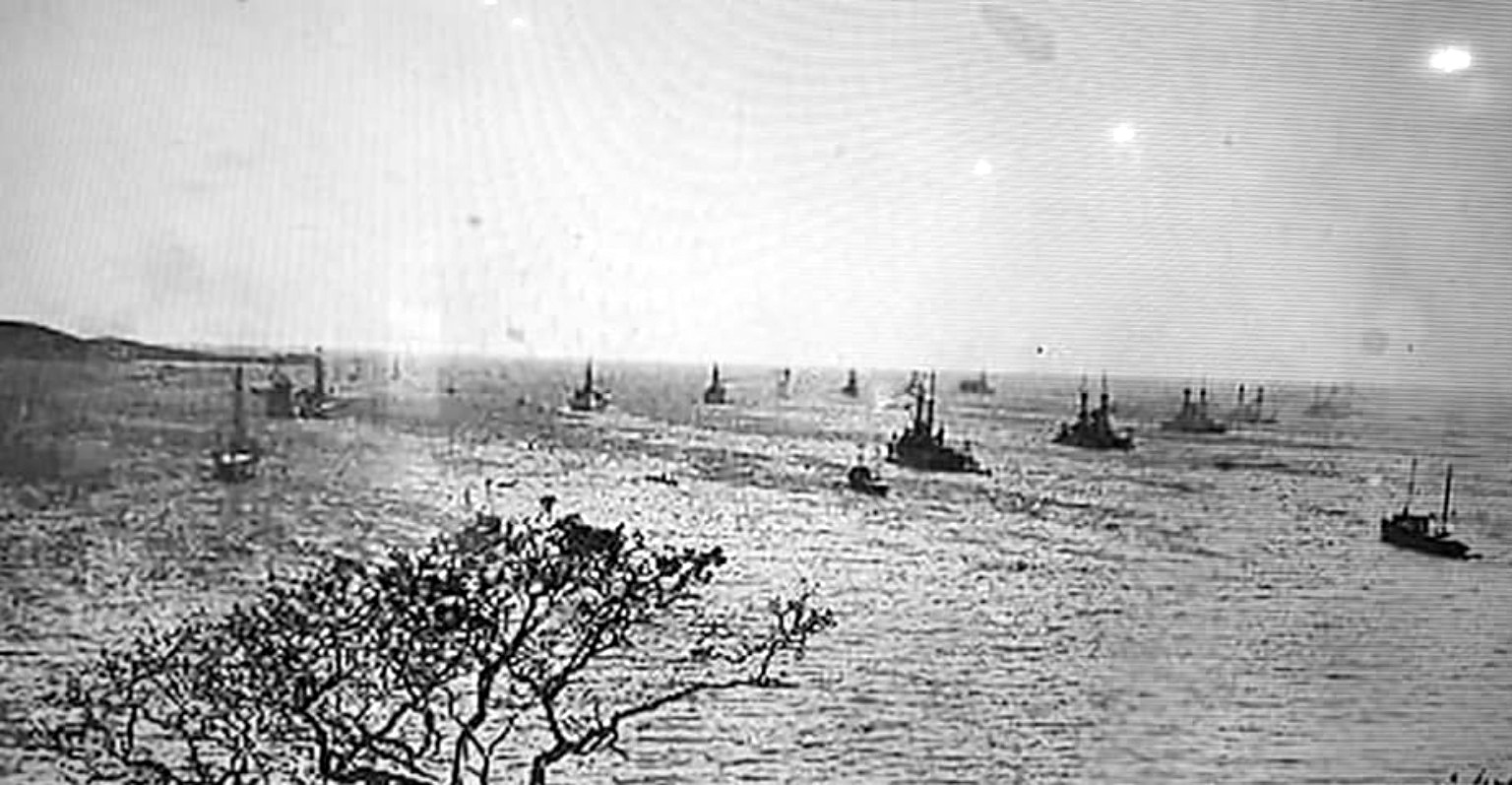 United States Navy vessels in culebrense waters.
