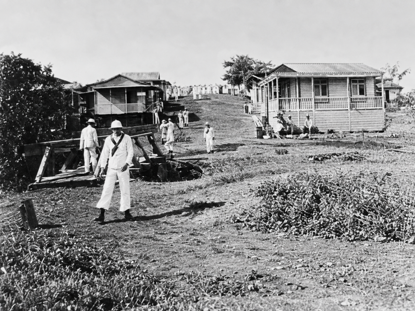 Lote 80 Puente — Historic photograph identified in the book as ‘Lote 80 Puente’ (Lot 80, Bridge), connected with the area of the former settlement of San Ildefonso and the physical changes made during the Navy’s presence.